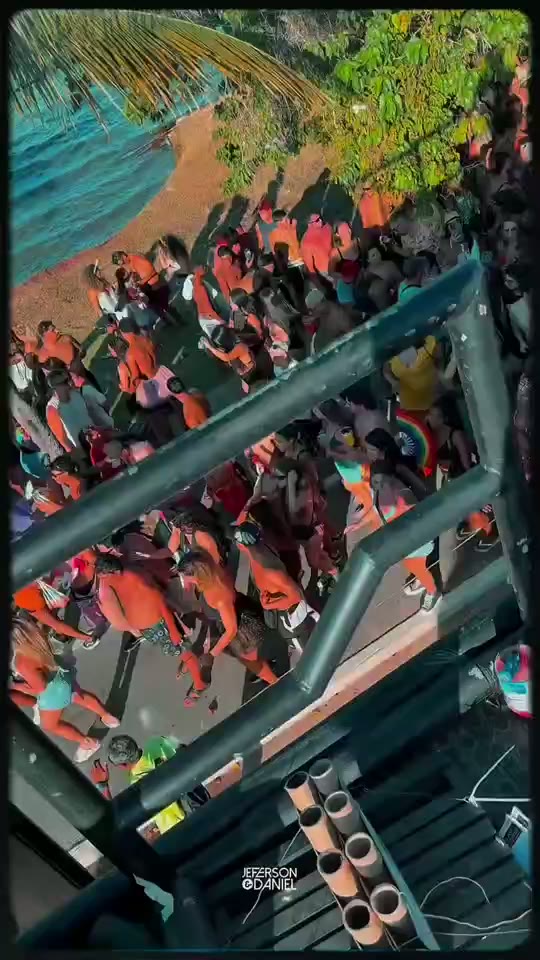 Vídeo do Bloco Largado às Traças