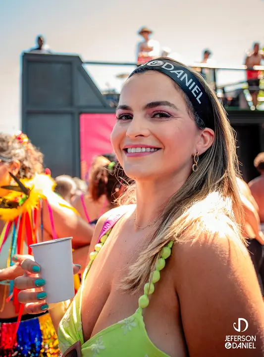 Foliões curtindo o Bloco Largado às Traças — foto 37