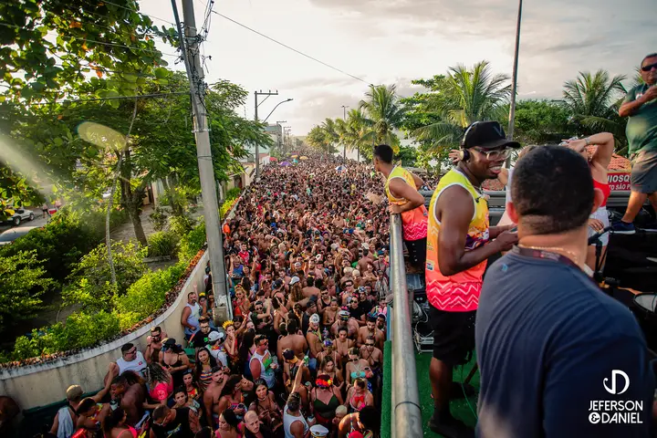 Multidão no Bloco Largado às Traças — foto 32